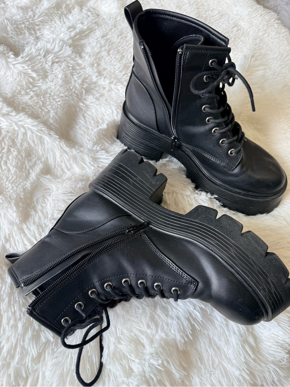 Madden girl Black Lace-Up platform Boots - Women - Picture 4 of 6